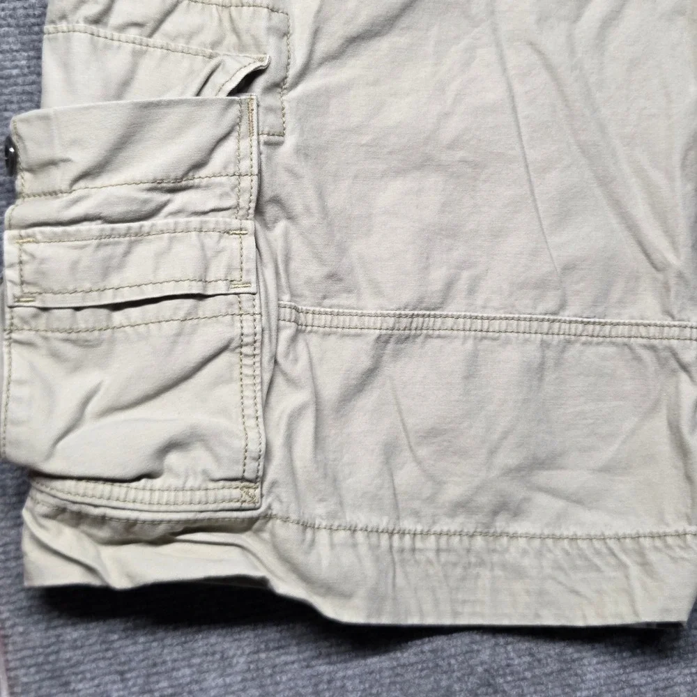 Levis Mens Tan Khaki Cotton Cargo Shorts Size 42 Multi Pocket Casual Y2K